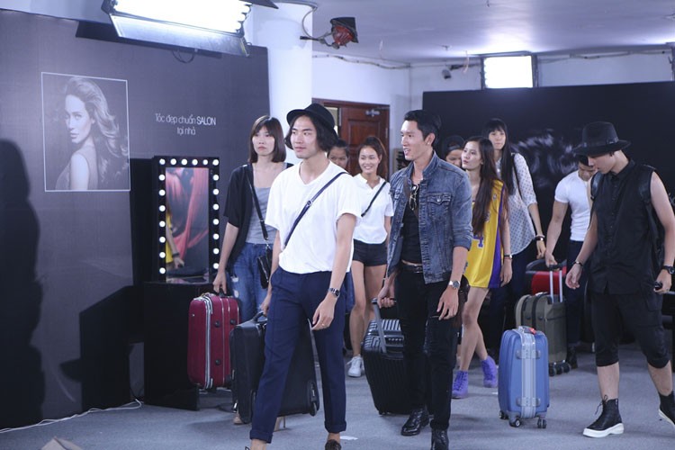 Vượt qua hàng ngàn thí sinh, top 14  Vietnam’s Next Top Model 2015 rất háo hức bước vào ngôi nhà chung.